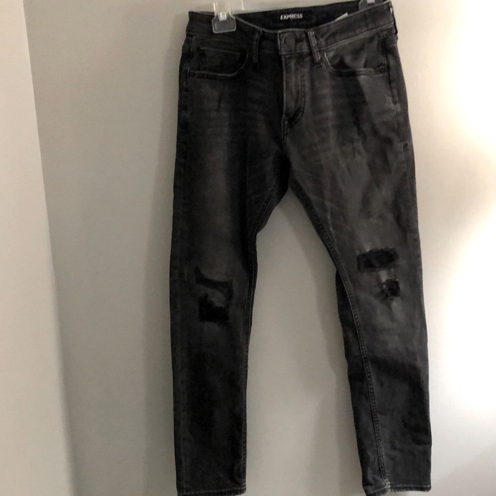 Express black distressed denim EUC (only worn once), size 29x30. Skinny fit.